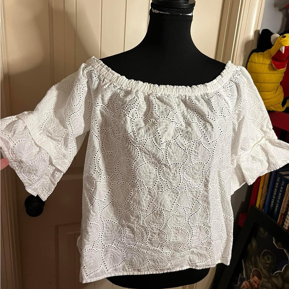 EUC - Crown & Ivy- size L- white eyelet top